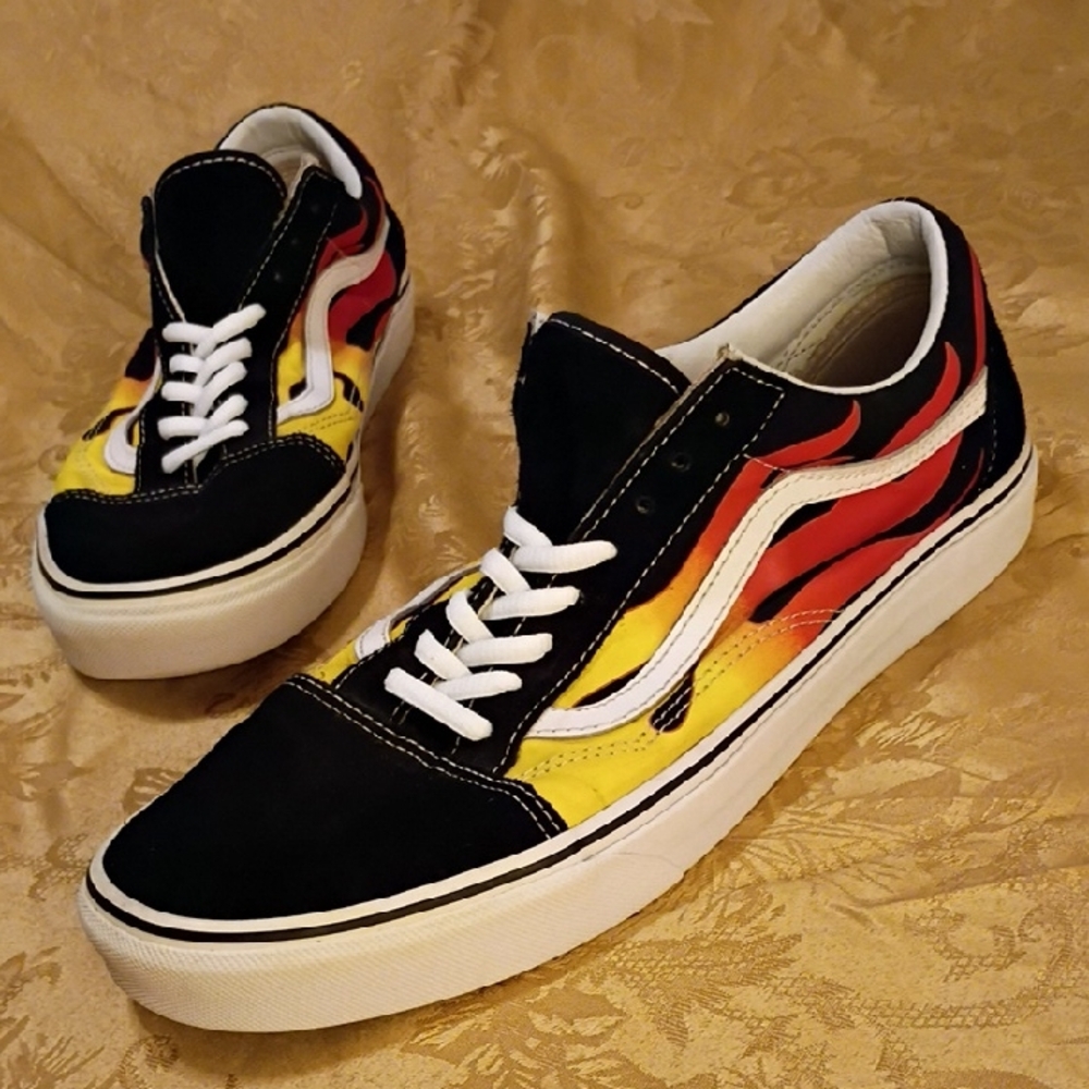 VANS Old Skool Vibrant Flame Design , Black And White Men's 12.0 Women's 13.5